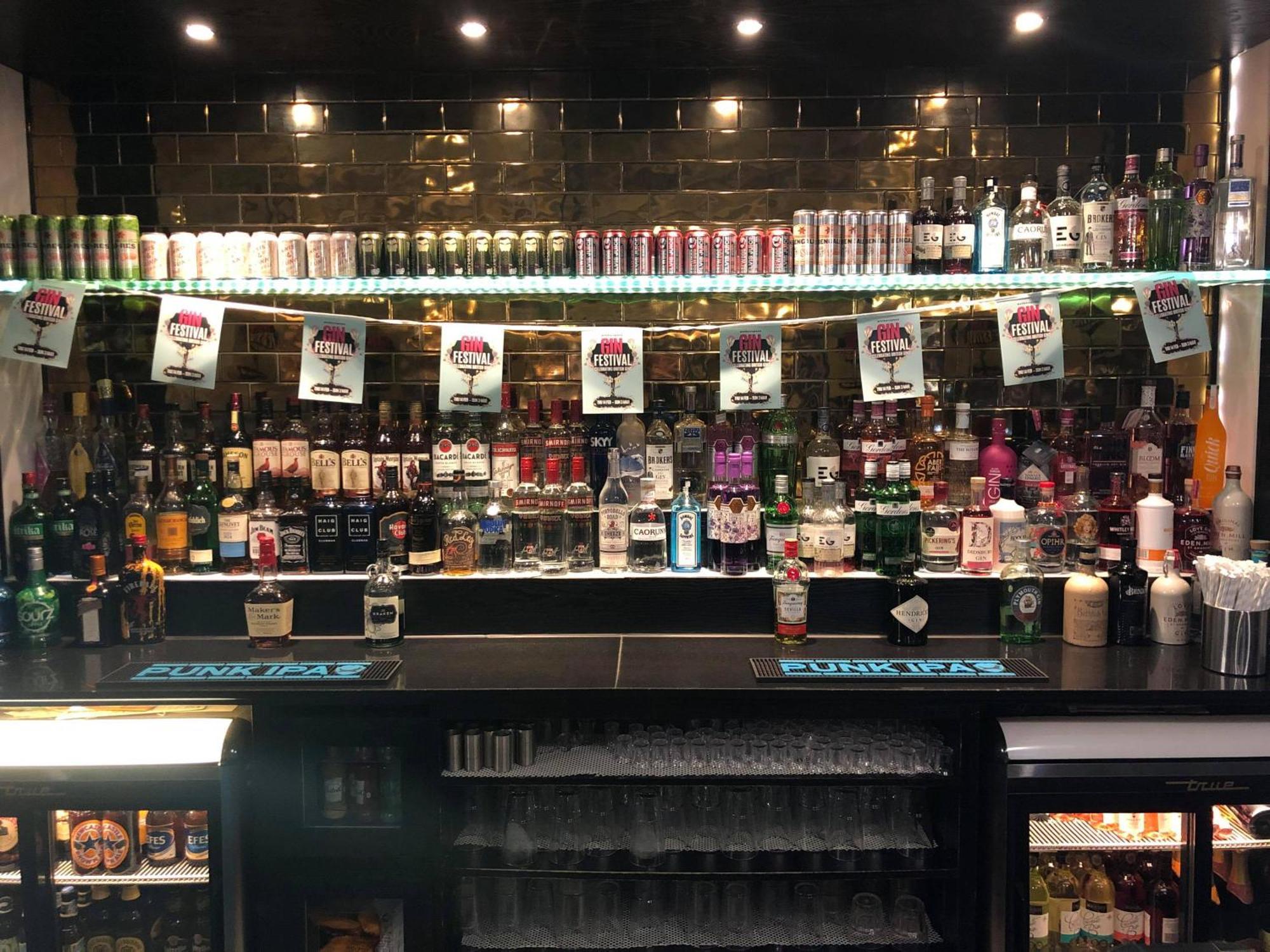The Guildhall And Linen Exchange Wetherspoon Дънфърмлин Екстериор снимка