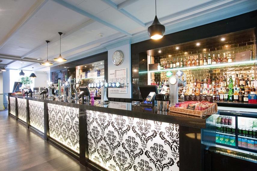 The Guildhall And Linen Exchange Wetherspoon Дънфърмлин Екстериор снимка